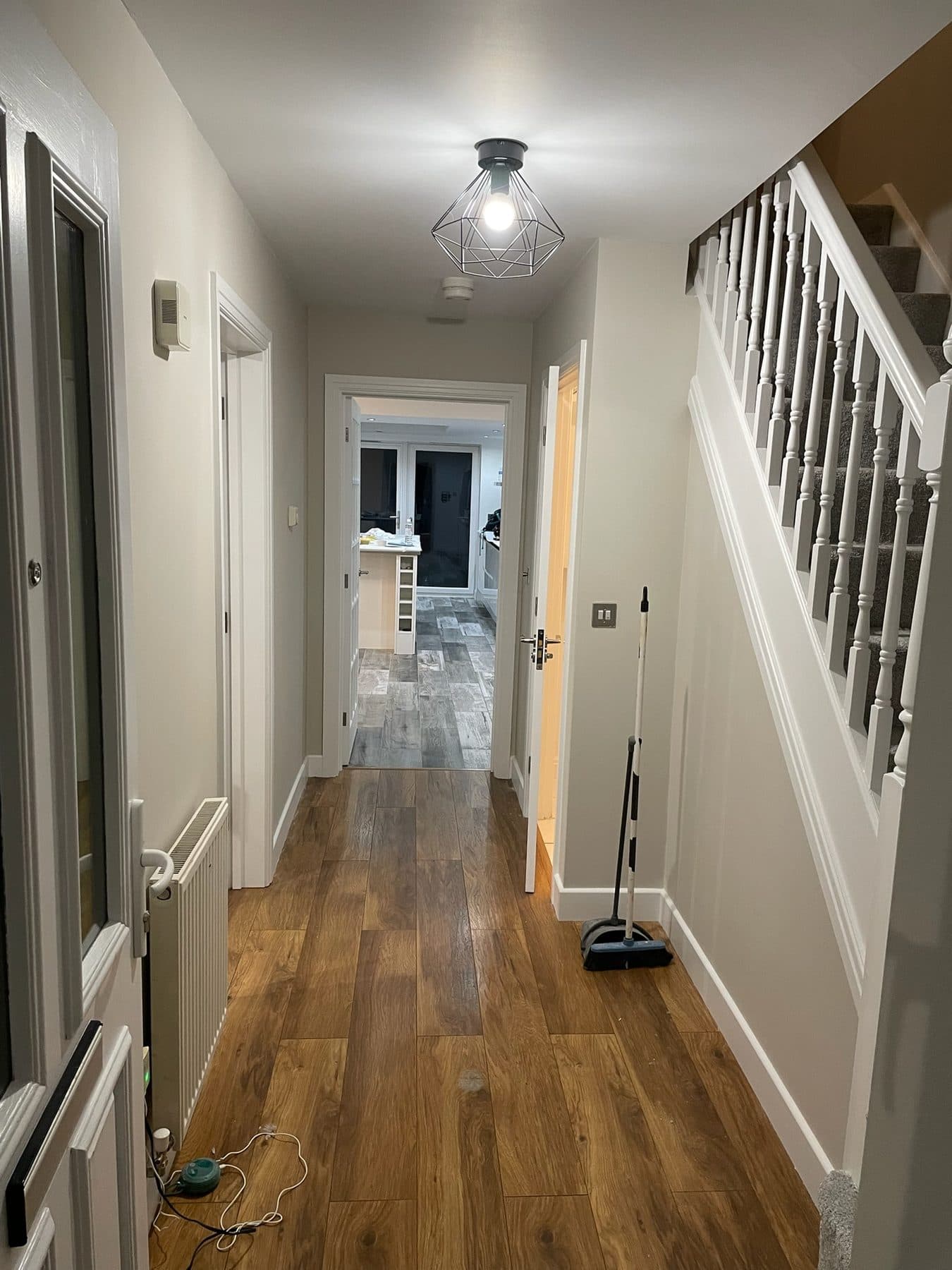 B90 King — Finished entrance hallway, completed showcase