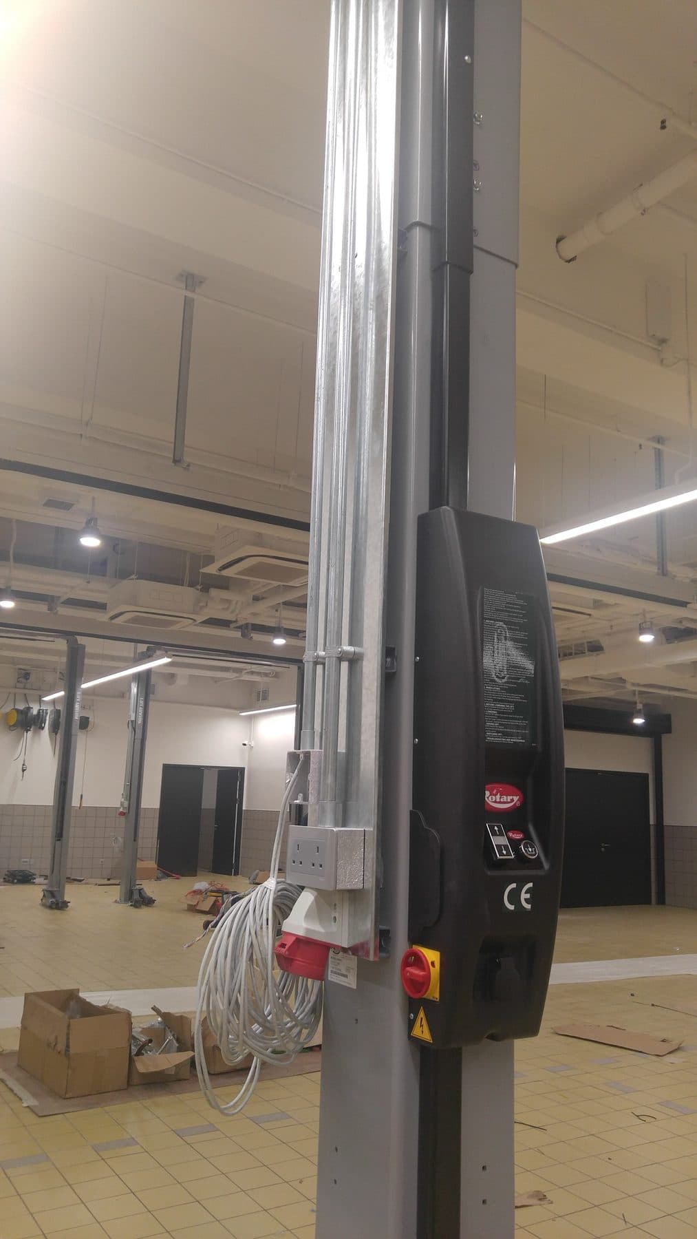 Porsche Workshop — workshop service column, construction progress