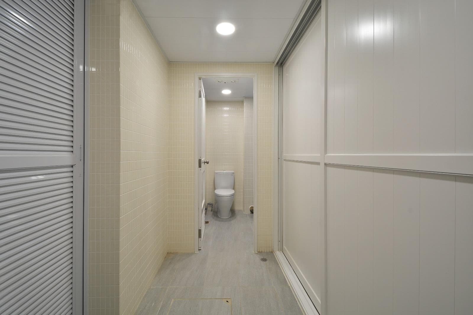 Tai Cheong Calendar Shop — staff corridor and washroom, details