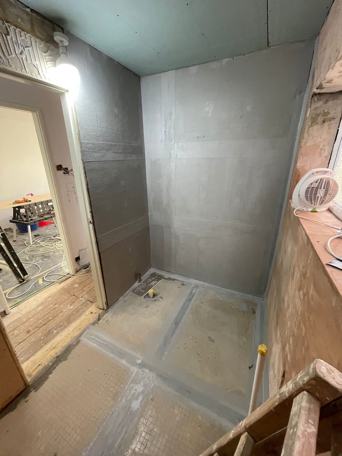 B36 — Bathroom waterproofing, construction progress