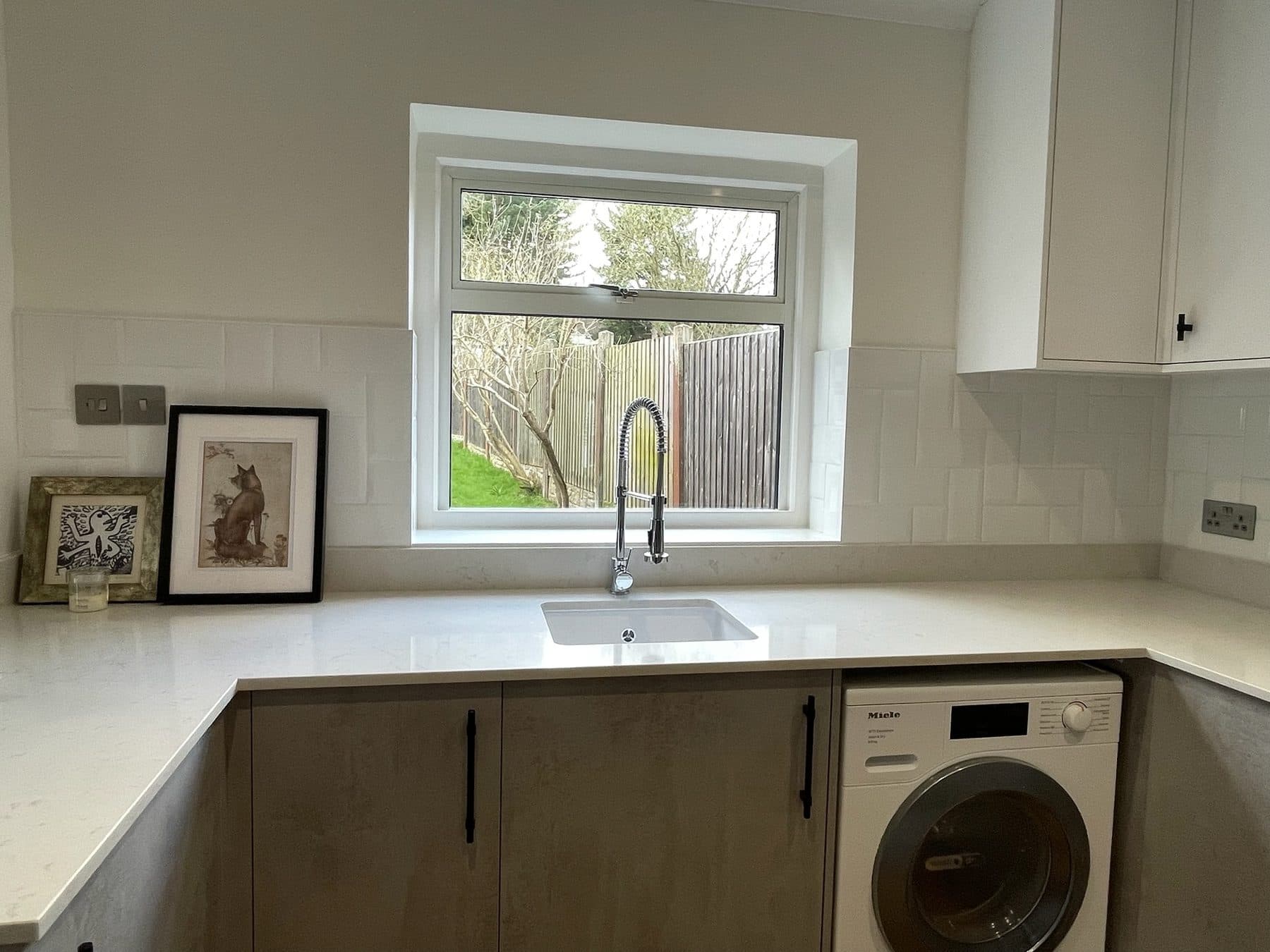 B75 — Kitchen sink and rear-window run, details