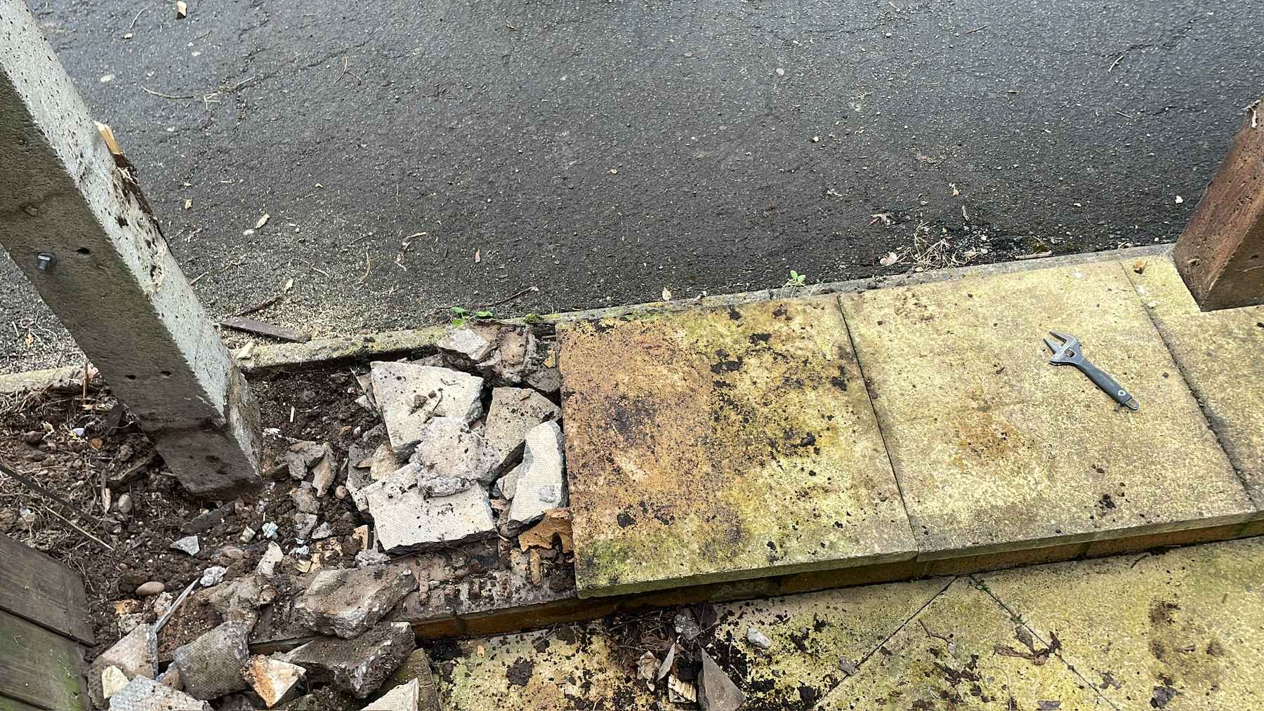 B76 — Side gate threshold, construction progress