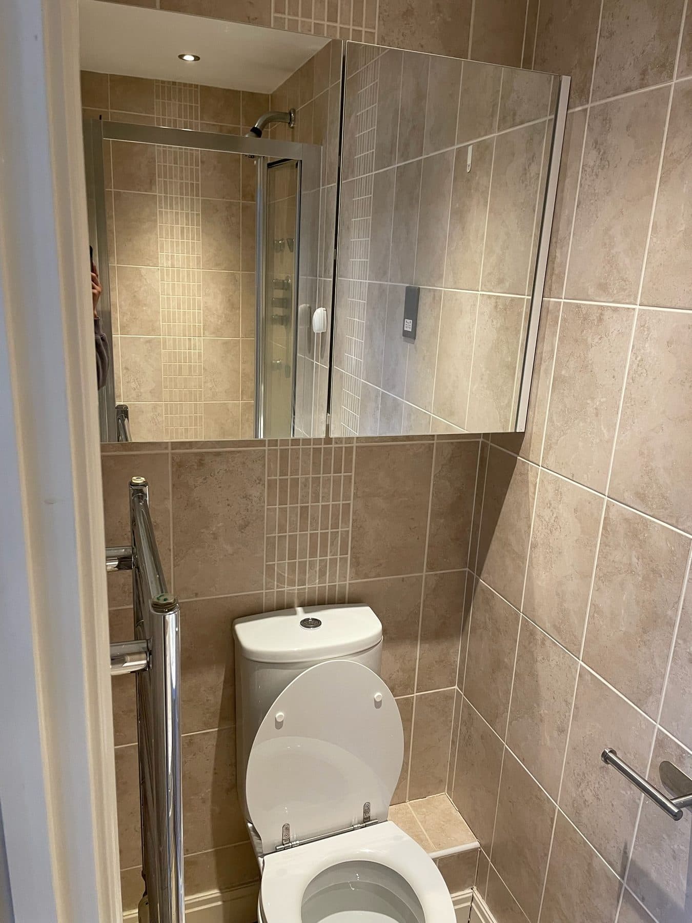 B90 King — Finished shower room, completed showcase